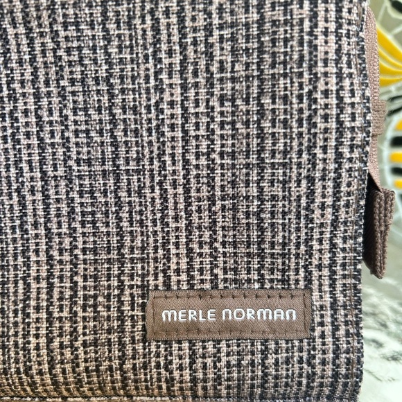 NWOT-Merle Norman Textured Brown and White cosmetic bag - Picture 2 of 4